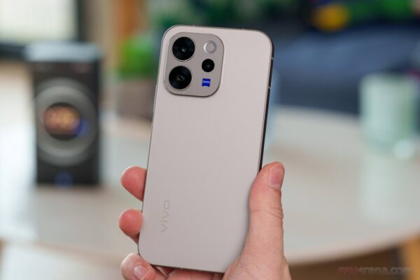Vivo V70 (12GB/512GB) 5G for Sale in Kenya — image 3
